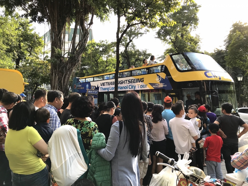 hanoi welcomes second double decker bus tour