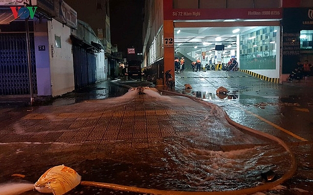 hundreds of vehicles under water at hoang anh gia lai apartment block